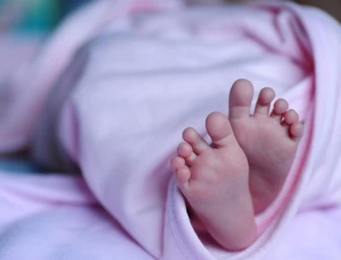ΗΠΑ: Δείτε τη στιγμή που κρατούμενοι «ανοίγουν» αυτοκίνητο για να σώσουν εγκλωβισμένο μωρό